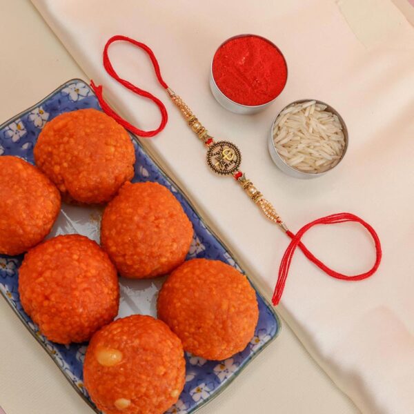 rakhi with motichoor laddu