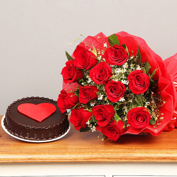 red roses with cake