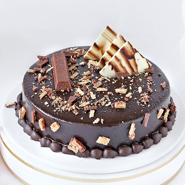 Kitkat Crunchy Cake